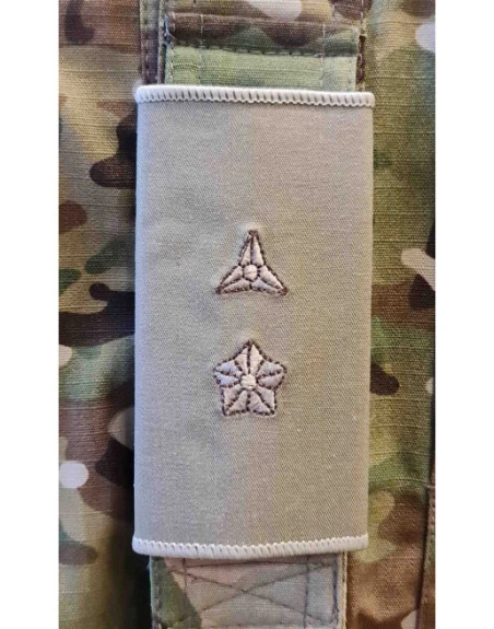 Gradstegn Løjtnant, Khaki til strop