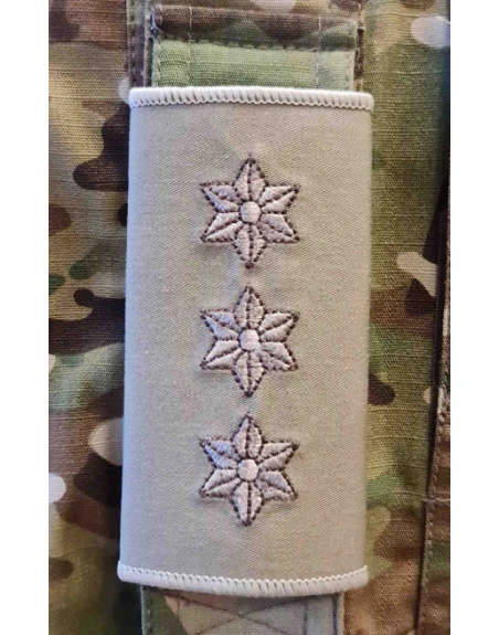 Gradstegn Oberst, Khaki til strop